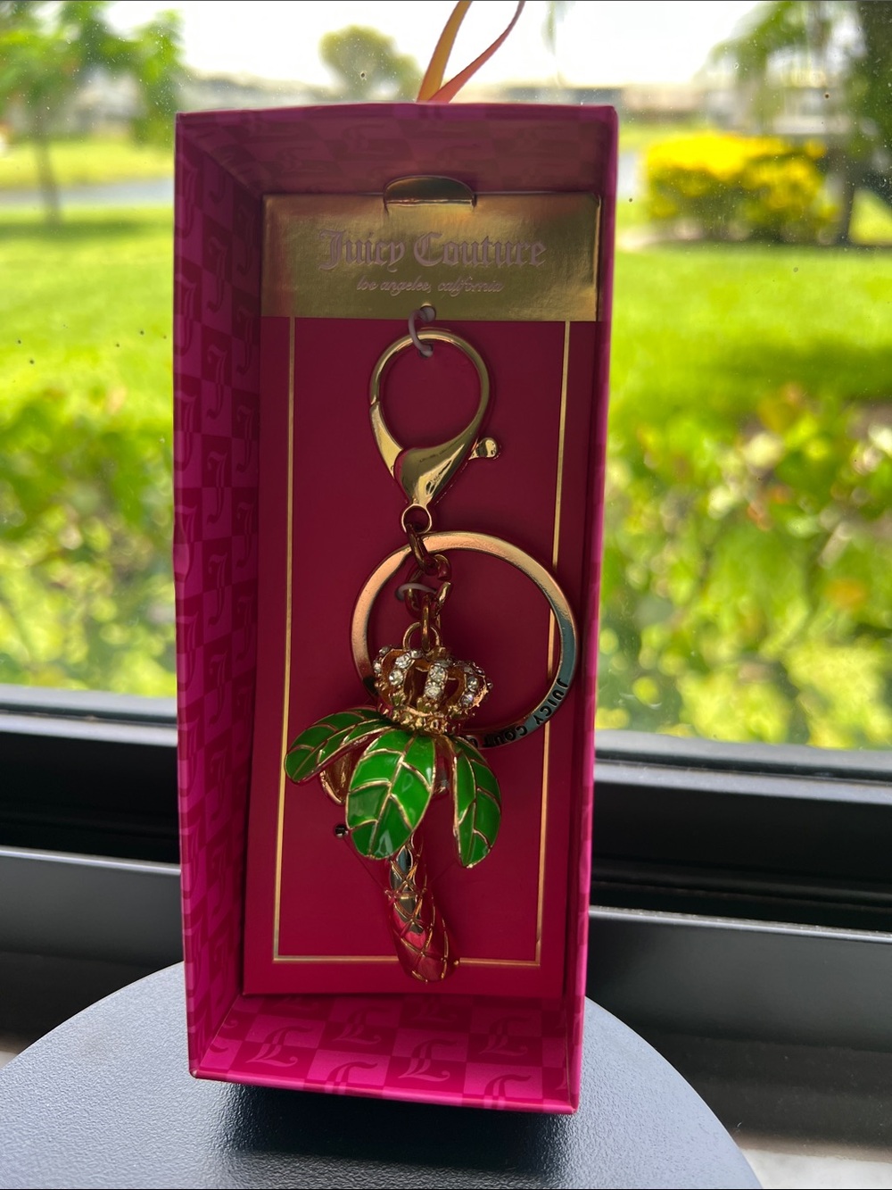 Juicy Couture NIB Gold Tone Keychain with Green Enamel Palm Charm/ Key Charm - Picture 2 of 4